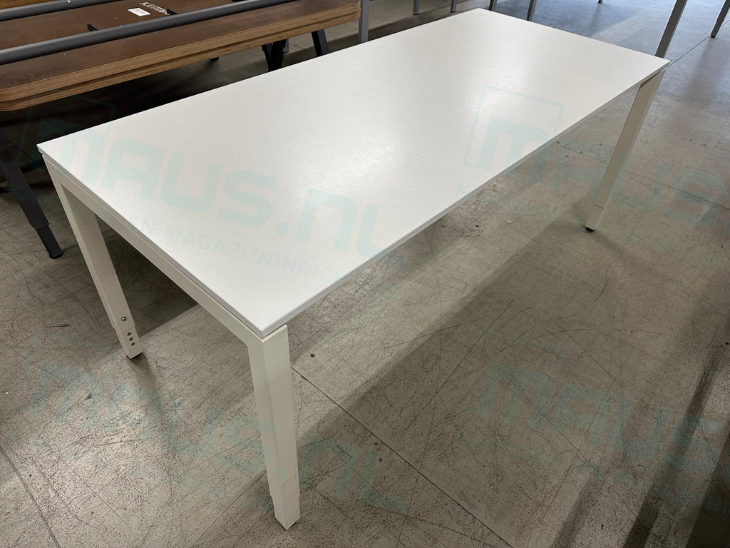 Gebruikt Bureau 180X80Cm N Poot Wit/Wit Bureaus